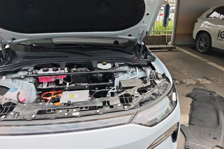 Used Leapmotor C11 2026 All-Electric 640 LiDAR Prestige Edition Engine Bay Left