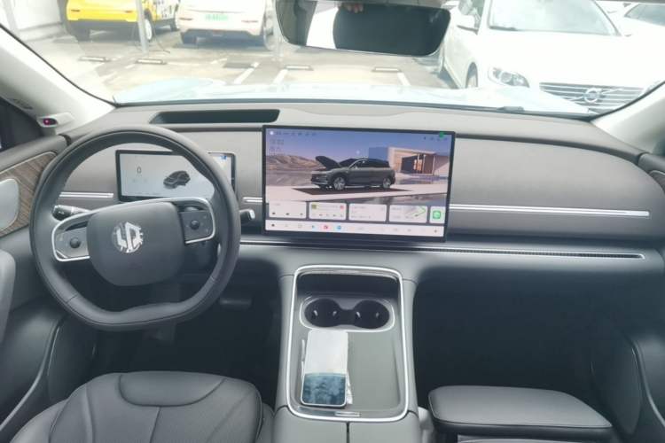 Used Leapmotor C11 2026 Range-Extended 300 LiDAR Prestige Edition Center Console
