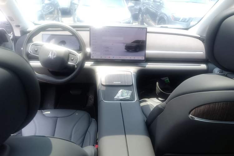 Used Leapmotor C11 2026 Range-Extended 300 LiDAR Prestige Edition Center Console