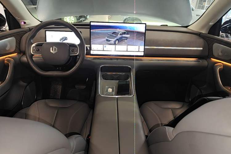 Used Leapmotor C11 2026 All-Electric 640 LiDAR Prestige Edition Center Console