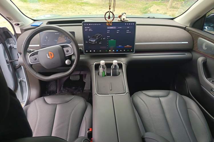 Used Leapmotor C11 2026 All-Electric 640 LiDAR Prestige Edition Center Console