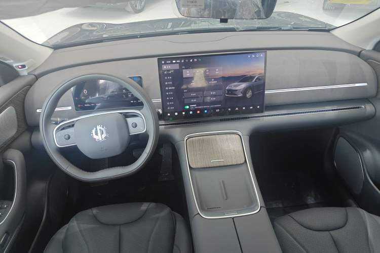 Used Leapmotor C11 2026 Range-Extended 300 LiDAR Edition Center Console