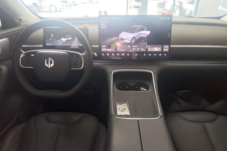 Used Leapmotor C11 2026 All-Electric 640 LiDAR Prestige Edition Center Console
