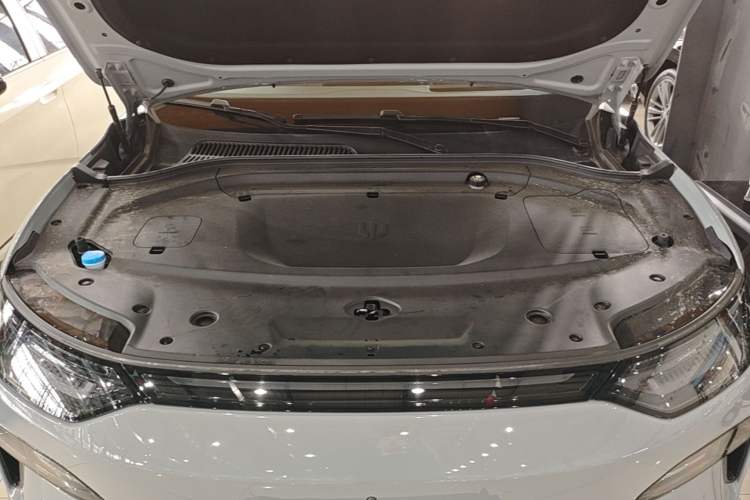 Used Leapmotor C11 2026 All-Electric 640 LiDAR Prestige Edition Engine Bay
