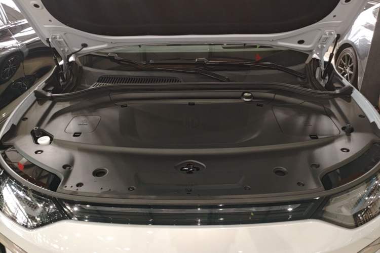 Used Leapmotor C11 2026 All-Electric 640 LiDAR Prestige Edition Engine Bay
