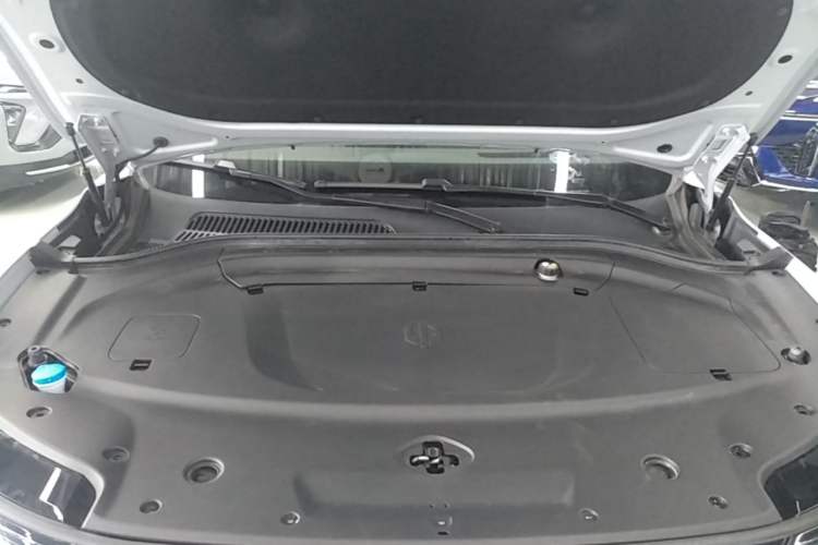 Used Leapmotor C11 2026 All-Electric 640 LiDAR Prestige Edition Engine Bay