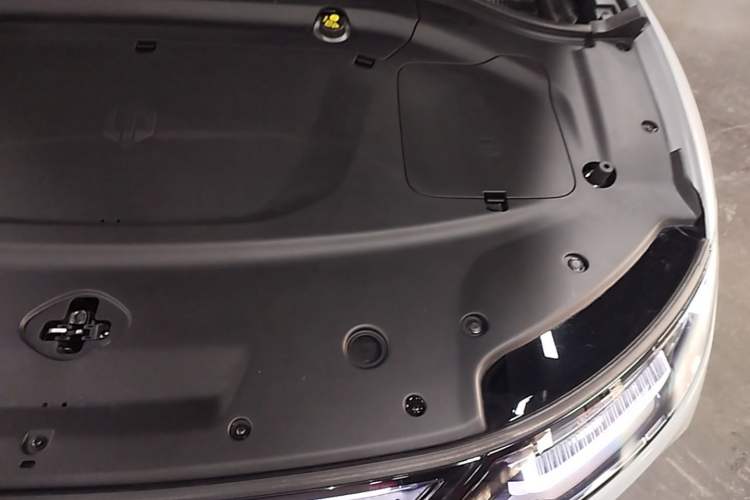 Used Leapmotor C11 2026 All-Electric 640 LiDAR Prestige Edition Engine Bay Left