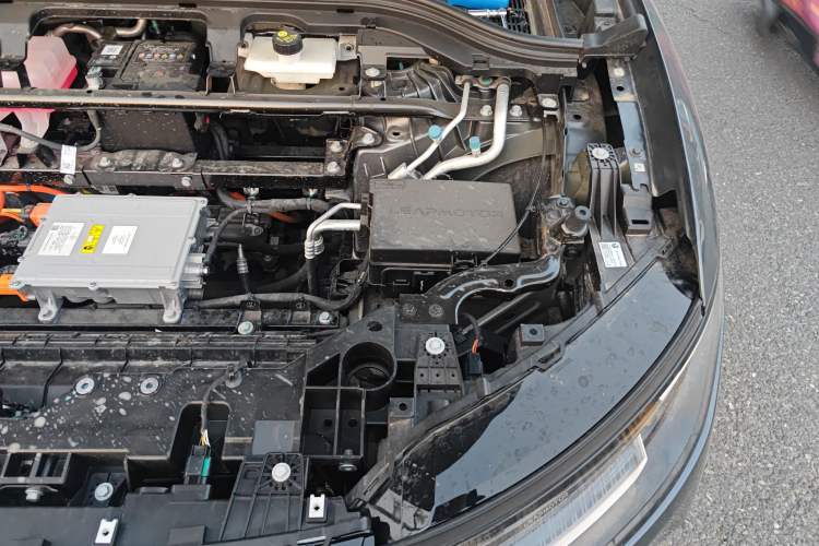 Used Leapmotor C11 2026 All-Electric 640 LiDAR Prestige Edition Engine Bay Left