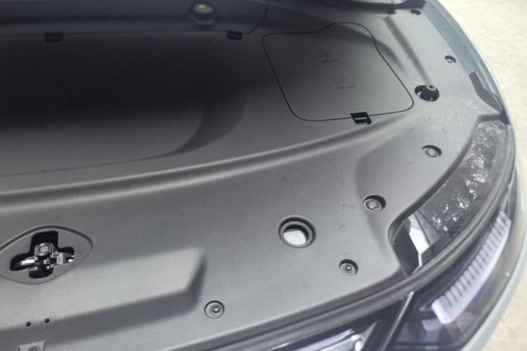 Used Leapmotor C11 2026 All-Electric 640 LiDAR Edition Engine Bay Left
