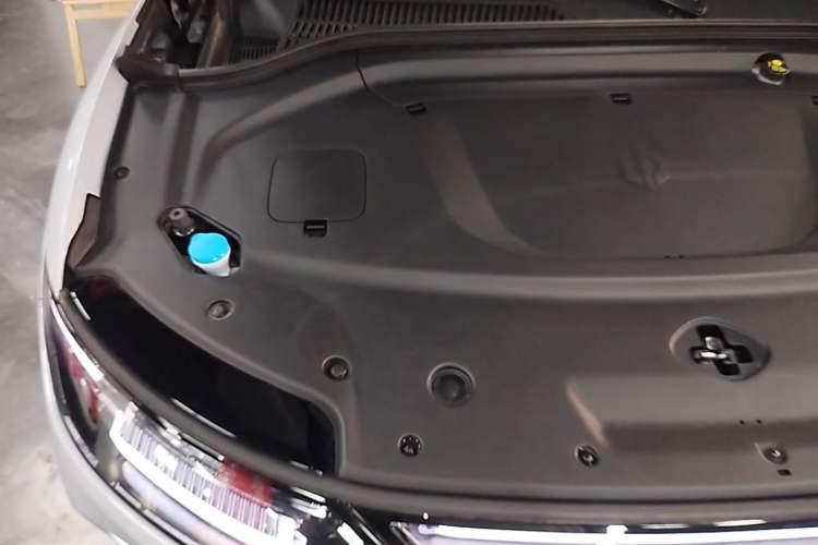 Used Leapmotor C11 2026 All-Electric 640 LiDAR Prestige Edition Engine Bay Right