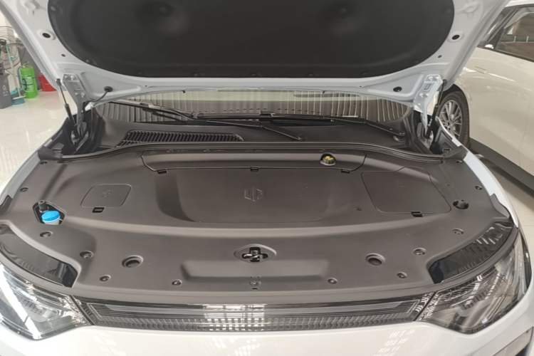 Used Leapmotor C11 2026 All-Electric 640 LiDAR Prestige Edition Engine Bay