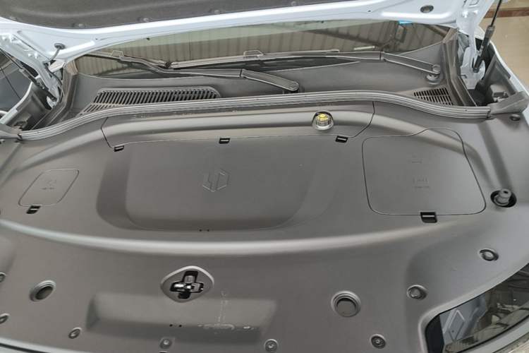 Used Leapmotor C11 2026 All-Electric 640 LiDAR Prestige Edition Engine Bay