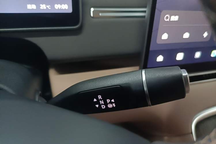 Used Leapmotor C11 2026 All-Electric 640 LiDAR Prestige Edition Gear Lever