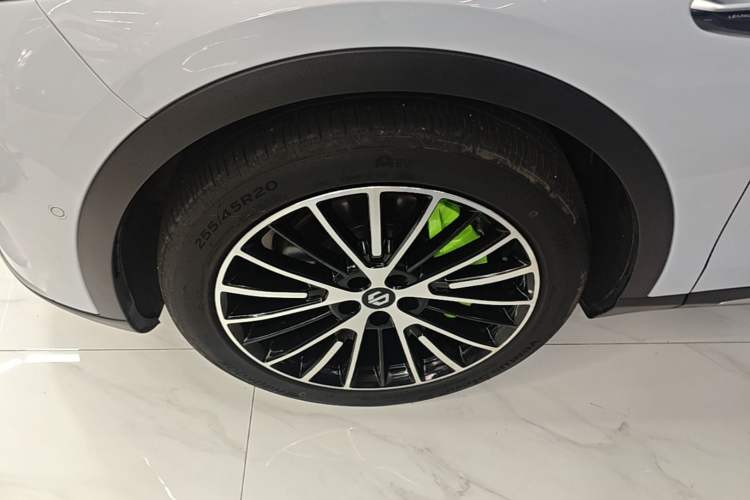 Used Leapmotor C11 2026 All-Electric 640 LiDAR Prestige Edition Left Front Wheel Hub
