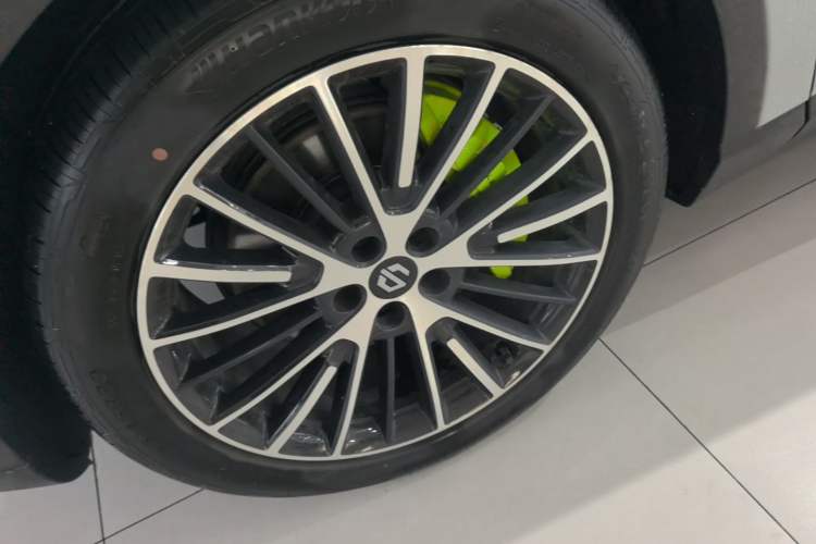 Used Leapmotor C11 2026 All-Electric 640 LiDAR Prestige Edition Left Front Wheel Hub