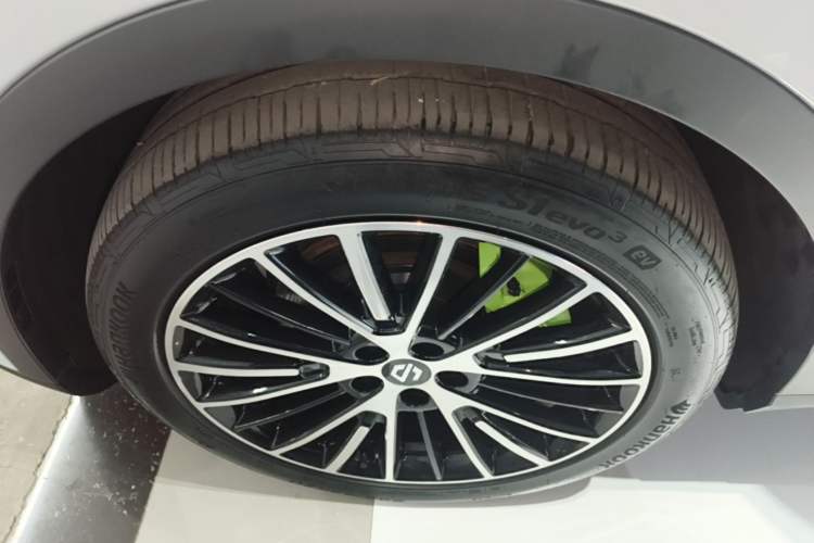 Used Leapmotor C11 2026 All-Electric 640 LiDAR Prestige Edition Left Front Wheel Hub
