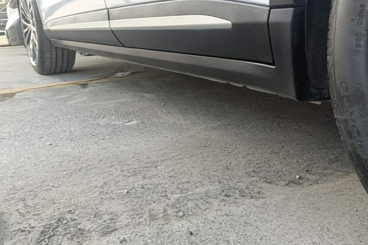 Used Leapmotor C11 2026 All-Electric 640 LiDAR Prestige Edition Left Side Sill