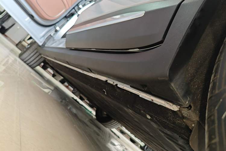 Used Leapmotor C11 2026 All-Electric 640 LiDAR Prestige Edition Left Side Sill