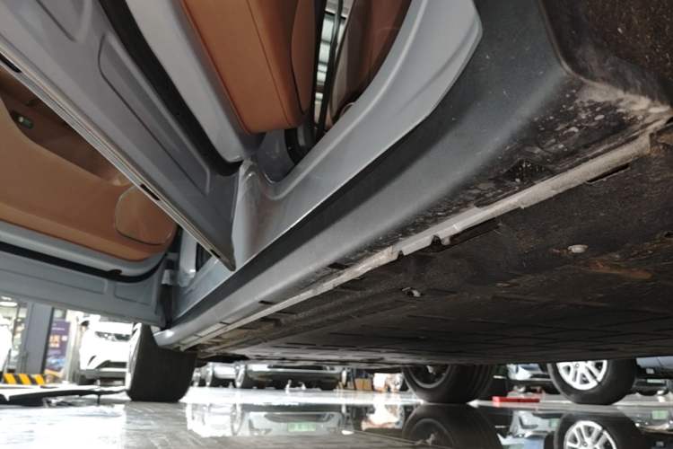 Used Leapmotor C11 2026 All-Electric 640 LiDAR Prestige Edition Left Side Sill