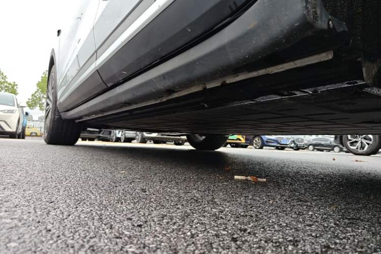 Used Leapmotor C11 2026 All-Electric 640 LiDAR Prestige Edition Left Side Sill