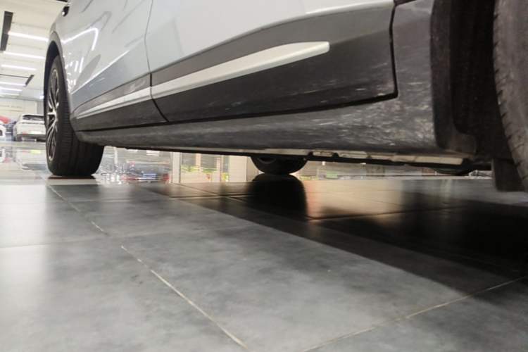 Used Leapmotor C11 2026 All-Electric 640 LiDAR Prestige Edition Left Side Sill