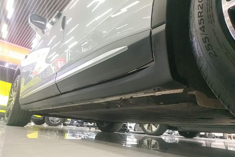 Used Leapmotor C11 2026 All-Electric 640 LiDAR Prestige Edition Left Side Sill