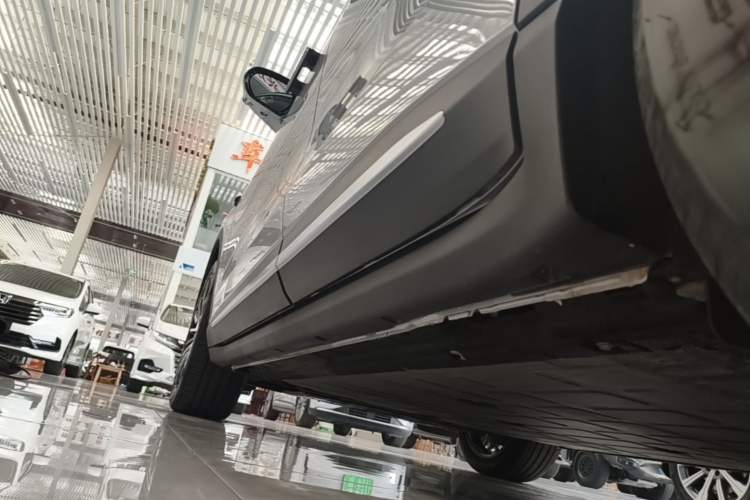 Used Leapmotor C11 2026 All-Electric 640 LiDAR Prestige Edition Left Side Sill