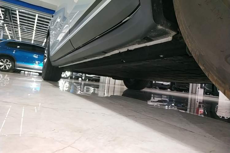 Used Leapmotor C11 2026 All-Electric 640 LiDAR Prestige Edition Left Side Sill