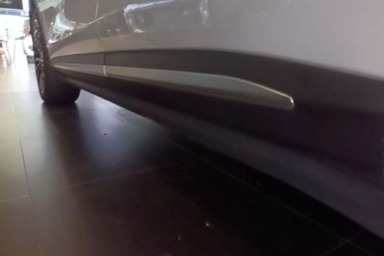 Used Leapmotor C11 2026 All-Electric 640 LiDAR Prestige Edition Left Side Sill
