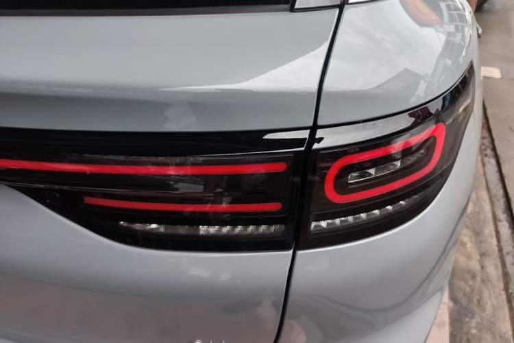 Used Leapmotor C11 2026 All-Electric 640 LiDAR Prestige Edition Right Rear Taillight