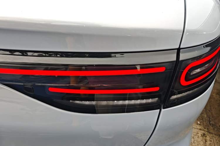 Used Leapmotor C11 2026 All-Electric 640 LiDAR Prestige Edition Right Rear Taillight