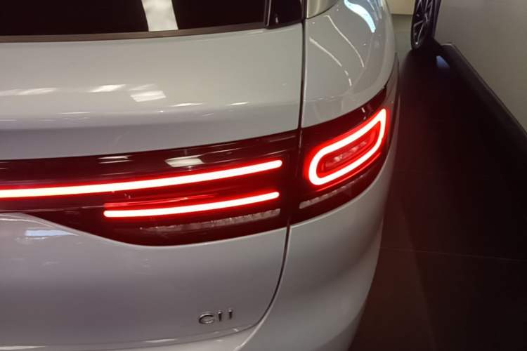 Used Leapmotor C11 2026 All-Electric 640 LiDAR Prestige Edition Right Rear Taillight