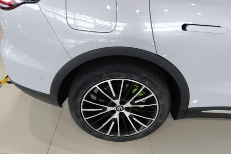Used Leapmotor C11 2026 All-Electric 640 LiDAR Prestige Edition Right Rear Wheel Hub