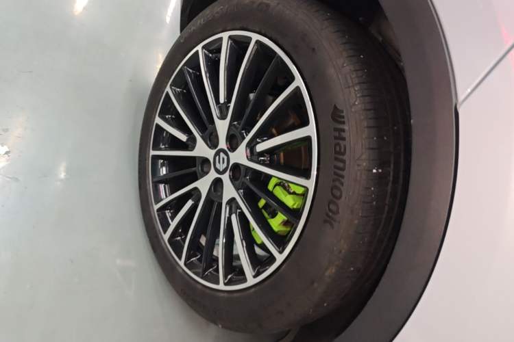 Used Leapmotor C11 2026 All-Electric 640 LiDAR Prestige Edition Right Rear Wheel Hub