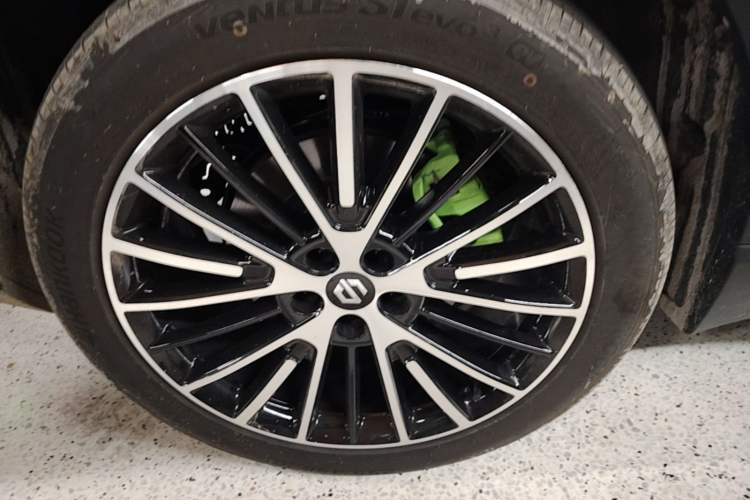 Used Leapmotor C11 2026 All-Electric 640 LiDAR Prestige Edition Right Rear Wheel Hub