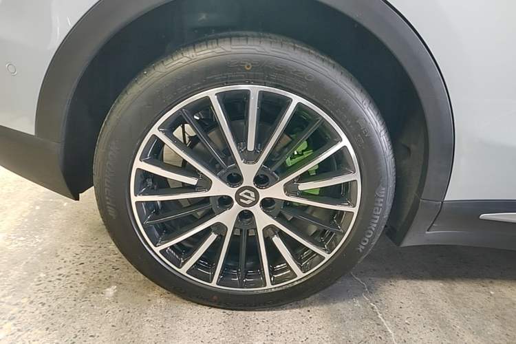 Used Leapmotor C11 2026 Range-Extended 300 LiDAR Prestige Edition Right Rear Wheel Hub