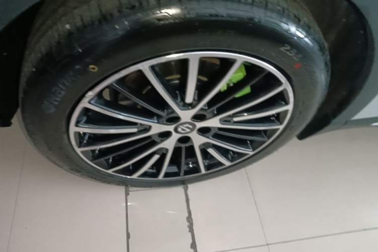 Used Leapmotor C11 2026 All-Electric 640 LiDAR Prestige Edition Right Rear Wheel Hub
