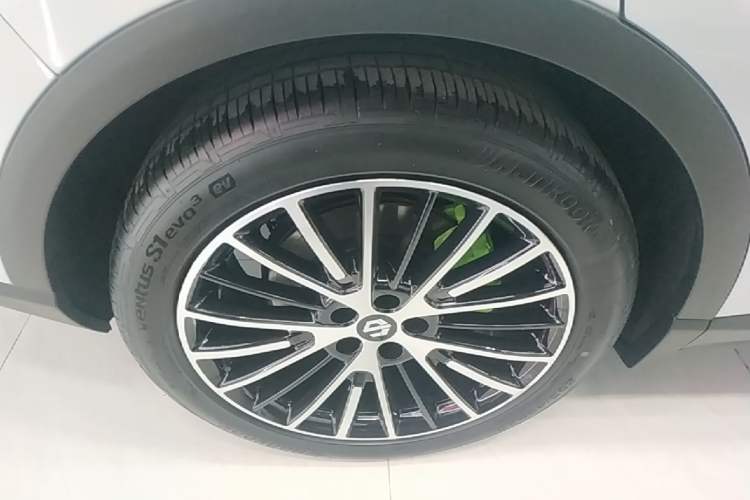 Used Leapmotor C11 2026 All-Electric 640 LiDAR Prestige Edition Right Rear Wheel Hub