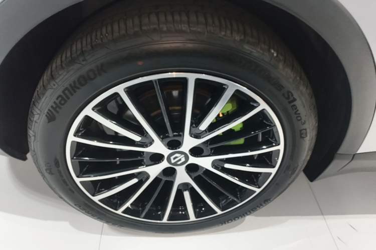 Used Leapmotor C11 2026 All-Electric 640 LiDAR Prestige Edition Right Rear Wheel Hub