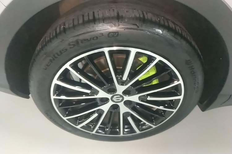 Used Leapmotor C11 2026 All-Electric 640 LiDAR Prestige Edition Right Rear Wheel Hub