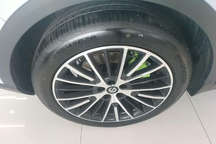 Used Leapmotor C11 2026 All-Electric 640 LiDAR Prestige Edition Right Rear Wheel Hub