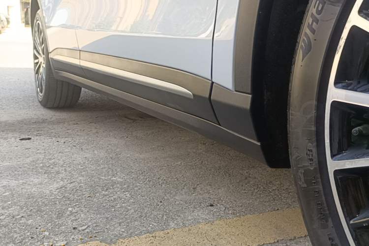 Used Leapmotor C11 2026 All-Electric 640 LiDAR Prestige Edition Right Side Sill