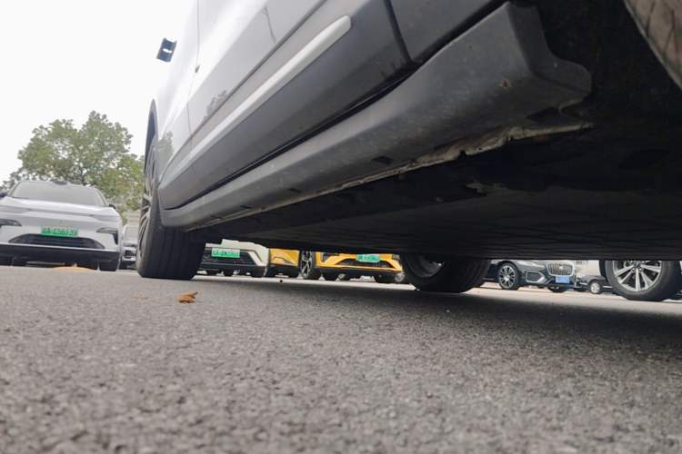 Used Leapmotor C11 2026 All-Electric 640 LiDAR Prestige Edition Right Side Sill