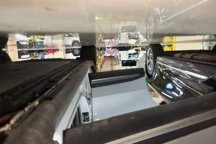Used Leapmotor C11 2026 All-Electric 640 LiDAR Prestige Edition Right Side Sill