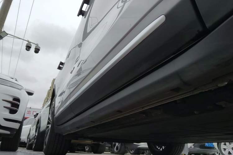 Used Leapmotor C11 2026 All-Electric 640 LiDAR Prestige Edition Right Side Sill