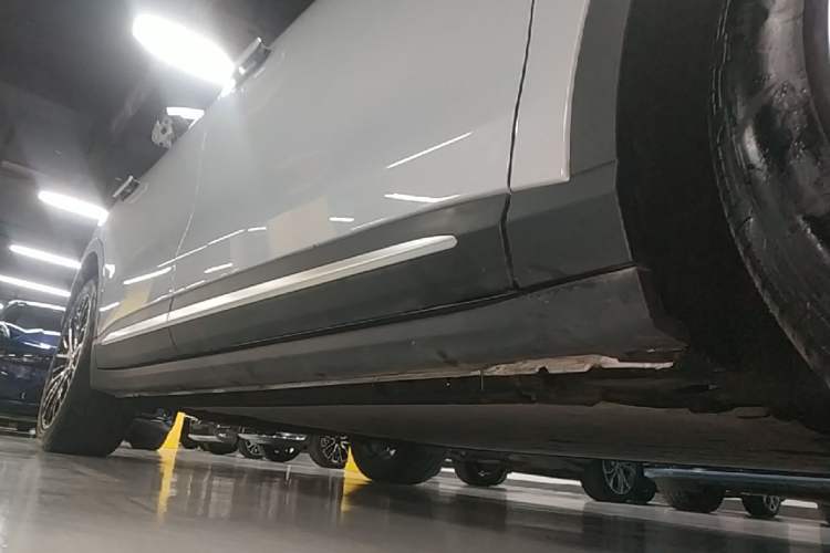 Used Leapmotor C11 2026 All-Electric 640 LiDAR Prestige Edition Right Side Sill