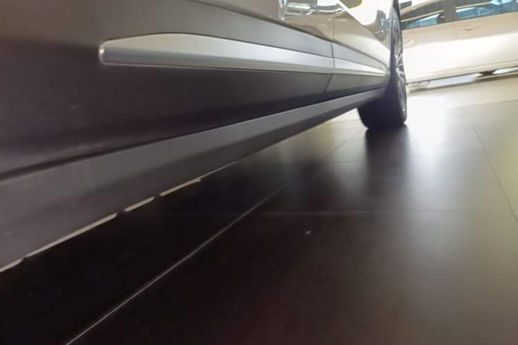 Used Leapmotor C11 2026 All-Electric 640 LiDAR Prestige Edition Right Side Sill