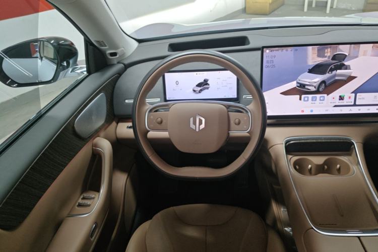 Used Leapmotor C11 2026 All-Electric 640 LiDAR Prestige Edition Steering Wheel