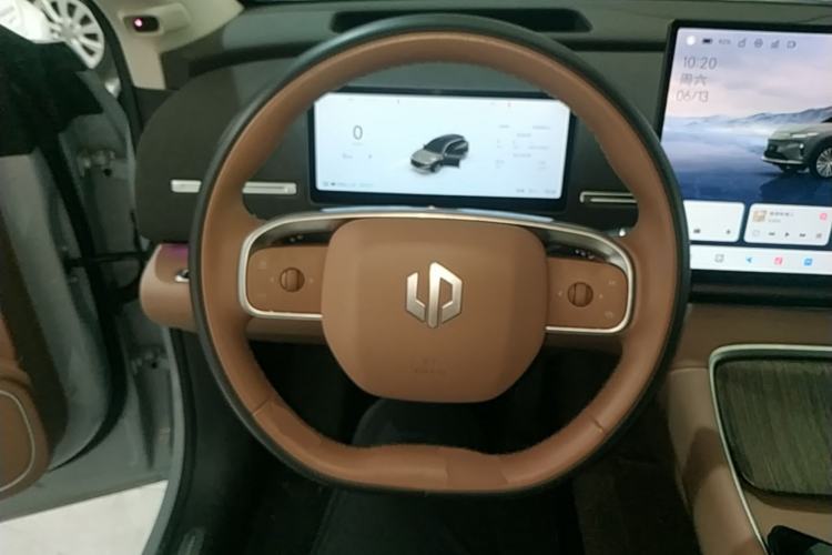 Used Leapmotor C11 2026 All-Electric 640 LiDAR Prestige Edition Steering Wheel