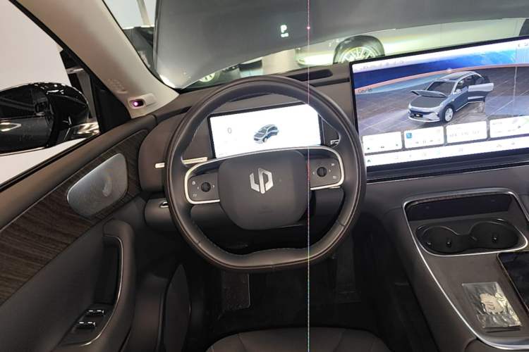 Used Leapmotor C11 2026 All-Electric 640 LiDAR Prestige Edition Steering Wheel